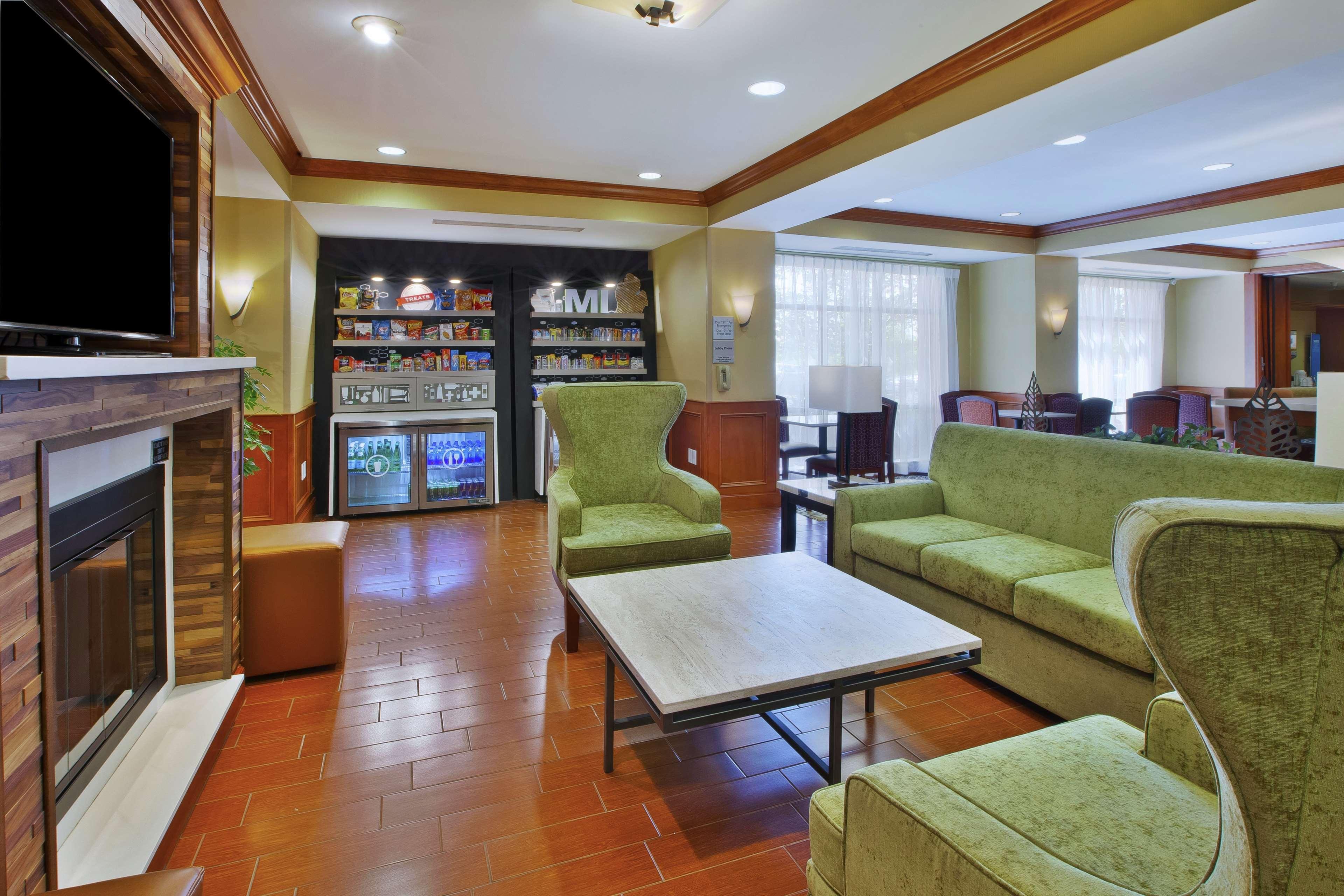 Hampton Inn Commerce/Новай Екстер'єр фото